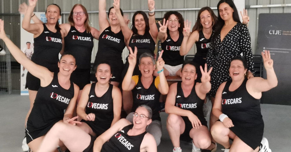 Ascenso Triunfal del Equipo Femenino de Pádel Patrocinado por LoveCars
